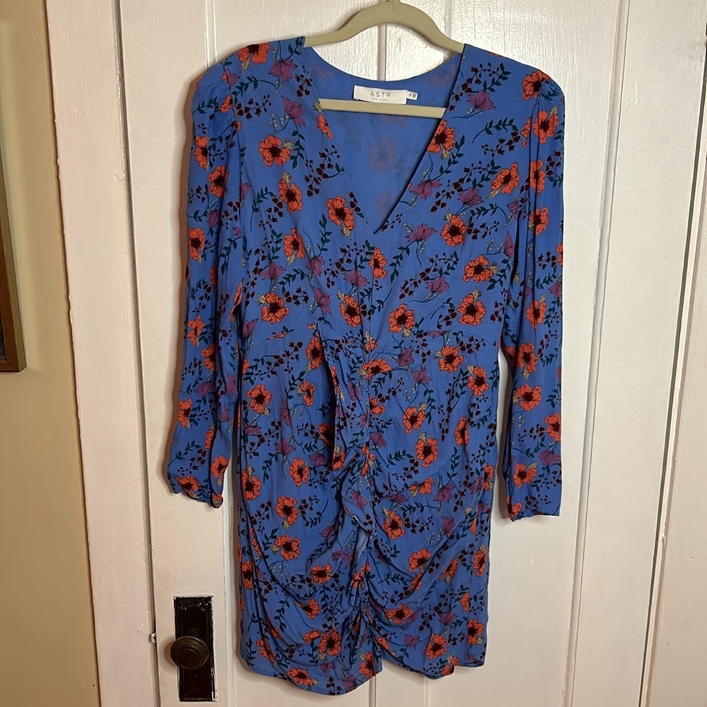 ASTR The Label V Neck Ruched Ruffle Front Long Sleeve Floral Mini Dress - Picture 13 of 13